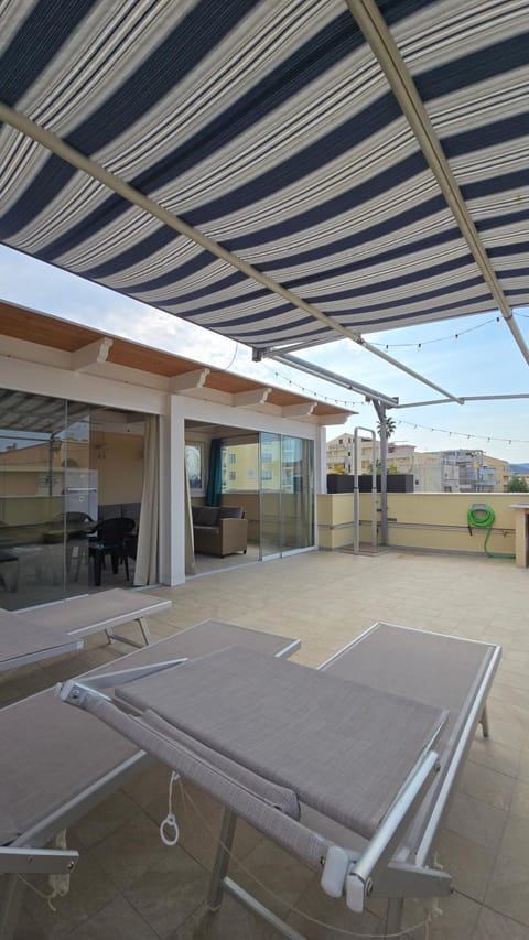 Balcony/Terrace, Balcony/Terrace, Living room, Street view, Sunset