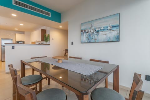 Kitchen or kitchenette, Seating area, Dining area, air conditioner