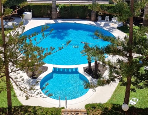 Property building, Garden, Swimming pool, Sports, children, children, young children