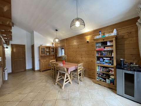 4 pièces 6 pers : proche spa, ski bus, parking, WIFI - FR-1-572-119 Apartment in Arâches-la-Frasse