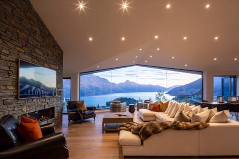 Natural landscape, TV and multimedia, Living room, Seating area, Lake view, Mountain view