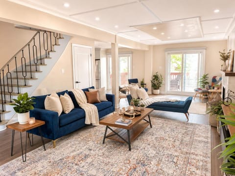 Living room, Seating area, Family