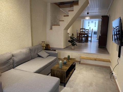 Communal lounge/ TV room, internet