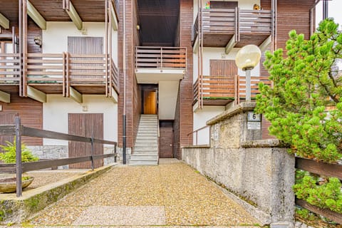 Property building, Day, View (from property/room), Balcony/Terrace