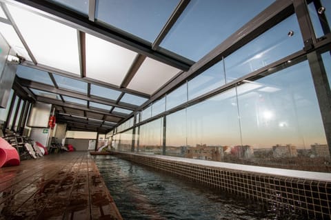 Swimming pool, Swimming pool