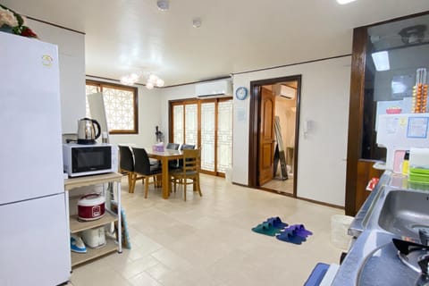 TV and multimedia, Kitchen or kitchenette, Dining area, oven