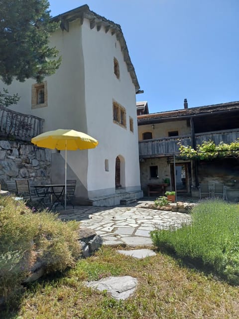 Property building, Garden, Balcony/Terrace