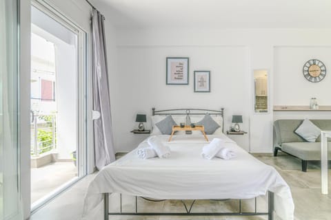 Spacious Flat For Friends & Couples With Balcony Apartment in Heraklion