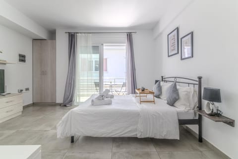 Spacious Flat For Friends & Couples With Balcony Apartment in Heraklion