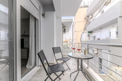 Spacious Flat For Friends & Couples With Balcony Apartment in Heraklion