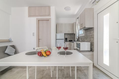 Spacious Flat For Friends & Couples With Balcony Apartment in Heraklion