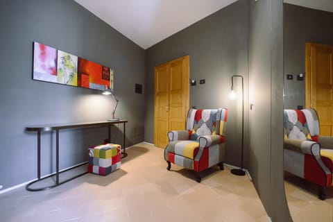 Decorative detail, Seating area