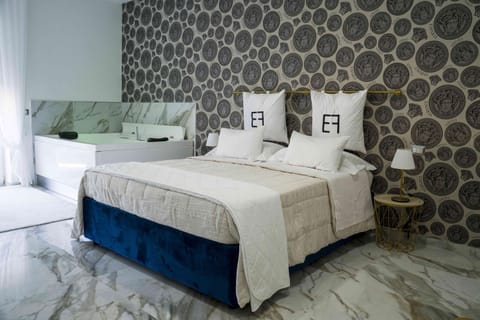 Bed, Hot Tub, Photo of the whole room