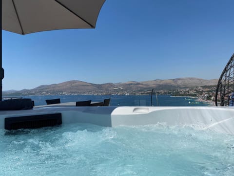 Hot Tub, Hot Tub