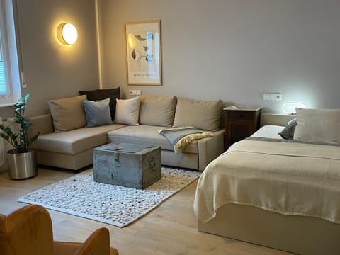 Seating area, Bedroom
