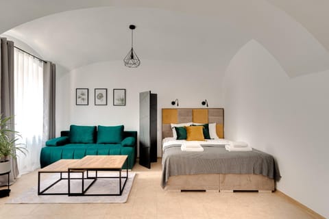 Bed, Living room, Photo of the whole room, Seating area, Bedroom