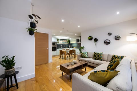 Kitchen or kitchenette, Seating area, Dining area