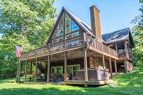 Property building, Garden, Hot Tub, Balcony/Terrace, Garden view, fireplace