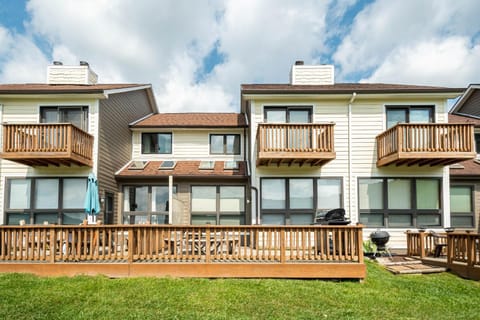 Property building, Patio, BBQ facilities, Balcony/Terrace