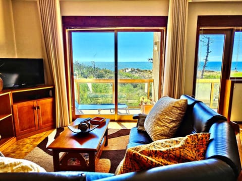 Communal lounge/ TV room, Natural landscape, Bird's eye view, TV and multimedia, View (from property/room), View (from property/room), Living room, Seating area, Evening entertainment, Sea view, Sea view