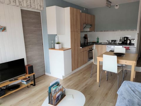Kitchen or kitchenette, Living room, Dining area