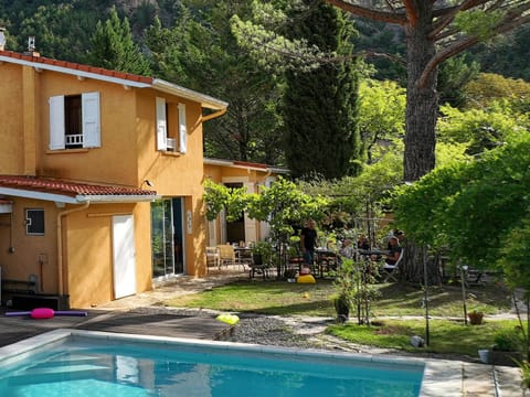 Property building, Garden, City view, Garden view, Mountain view, Pool view, Swimming pool