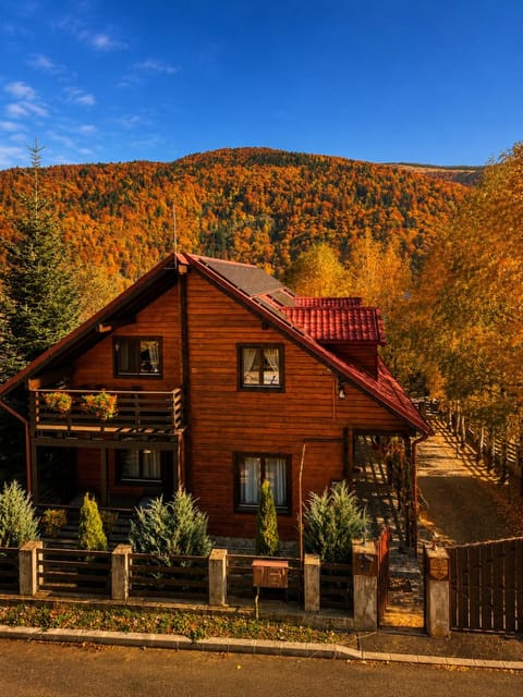 Property building, Day, Natural landscape, Mountain view