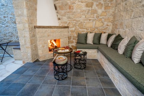 Inner courtyard view, Internal: Not applicable to any particular room