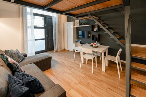 TV and multimedia, Living room, Seating area, Dining area, internet