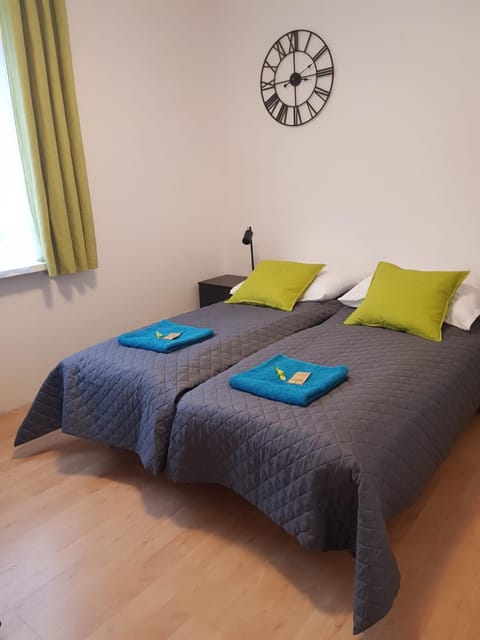 Bed, Photo of the whole room, towels