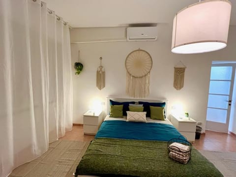 Bed, Bedroom, air conditioner