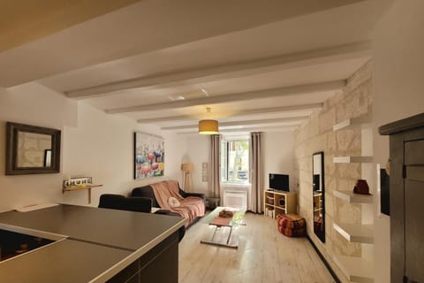 Communal lounge/ TV room, Living room, Seating area, Evening entertainment, air conditioner