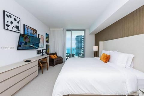 Modern Beachfront Condo with Stunning Ocean View Apartment hotel in Hollywood Beach