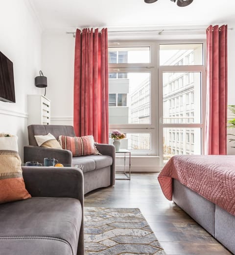 Bed, TV and multimedia, Balcony/Terrace, Seating area