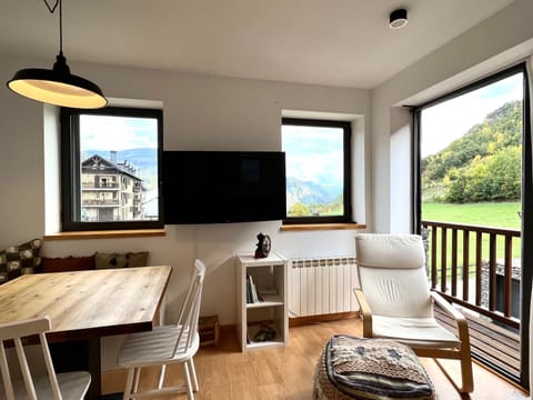 Communal lounge/ TV room, Lounge or bar