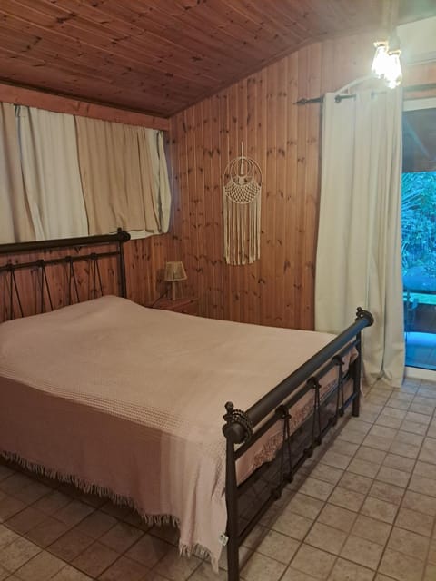 Ξυλινο σπίτι δίπλα στην θάλασσα Apartment in Euboea