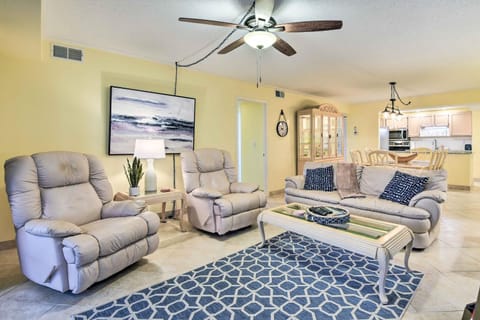 Breezy Siesta Key Condo with Bay Views and Pool! Apartment in Siesta Beach