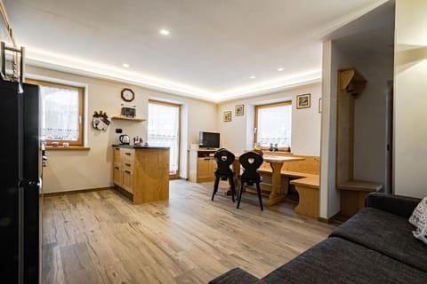 TV and multimedia, Living room, Dining area