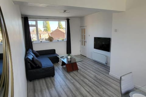 Newly refurbished 3 bedroom flat Apartment in North Warwickshire District