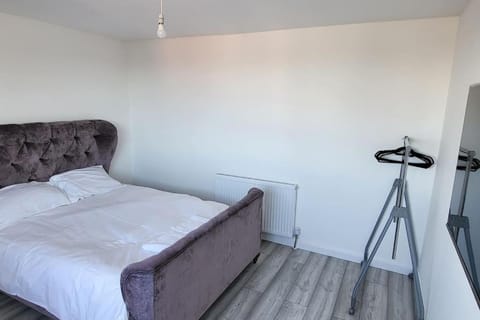 Newly refurbished 3 bedroom flat Apartment in North Warwickshire District