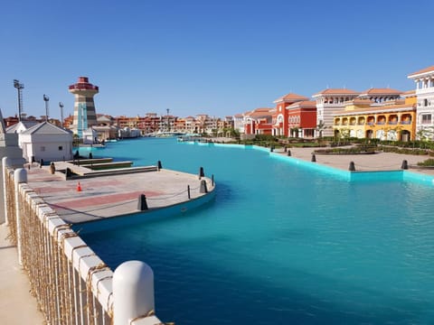 Property building, Nearby landmark, Day, Natural landscape, City view, Pool view, Swimming pool, Location