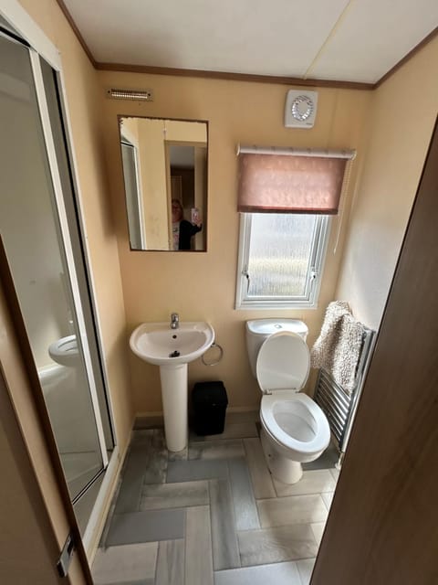 The Pad- 3 bed 2 bath, caravan Lido Beach Campground/
RV Resort in Prestatyn