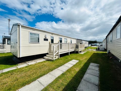 The Pad- 3 bed 2 bath, caravan Lido Beach Campground/
RV Resort in Prestatyn