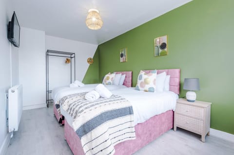 R&R - Modern Townhouse near Etihad & City Centre (5 Bedrooms, Free Parking) House in Manchester