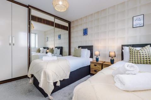 R&R - Modern Townhouse near Etihad & City Centre (5 Bedrooms, Free Parking) House in Manchester