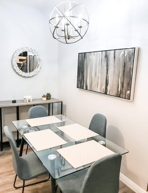 Gaslamp 2BR Suite Free Parking Convention Walk Hotel in Gaslamp Quarter