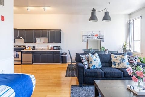 Top Floor Conv Center Free Parking 4 Beds Hotel in Gaslamp Quarter