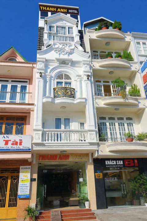 Property building, Day