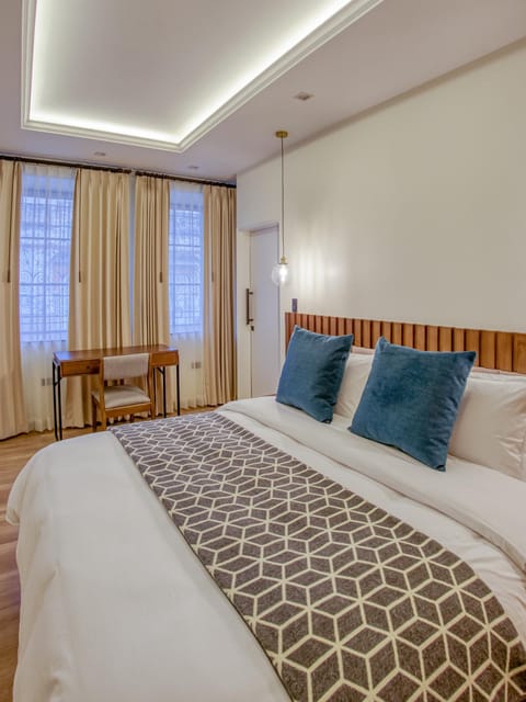 Bed, Photo of the whole room, Decorative detail, Bedroom