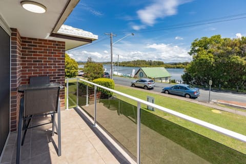 View (from property/room), Balcony/Terrace, Lake view, River view